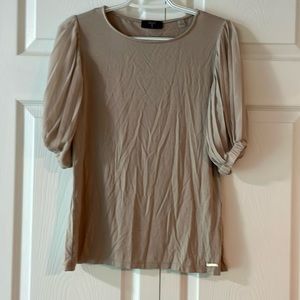 TAHARI top